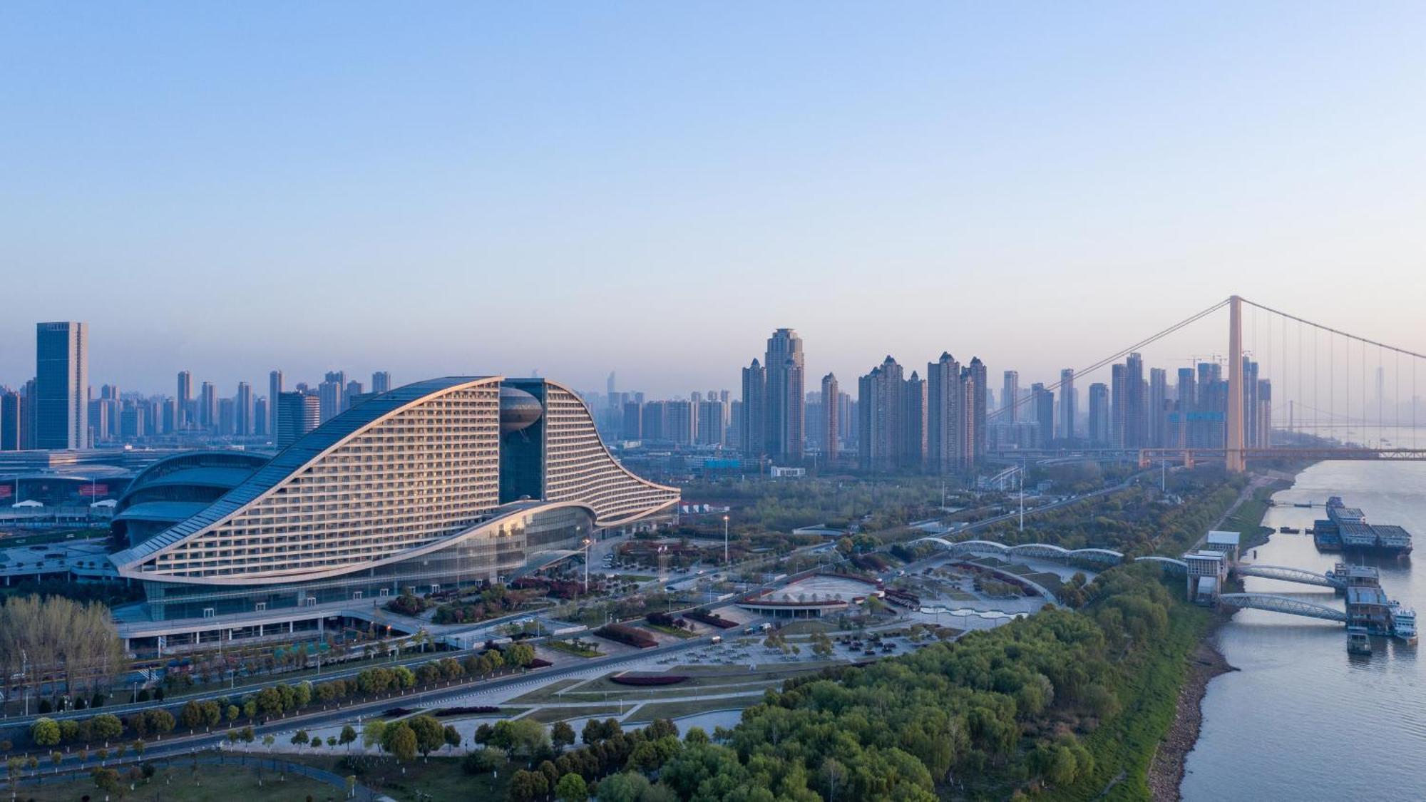 Intercontinental Wuhan By Ihg - Yangtze River View Exterior photo