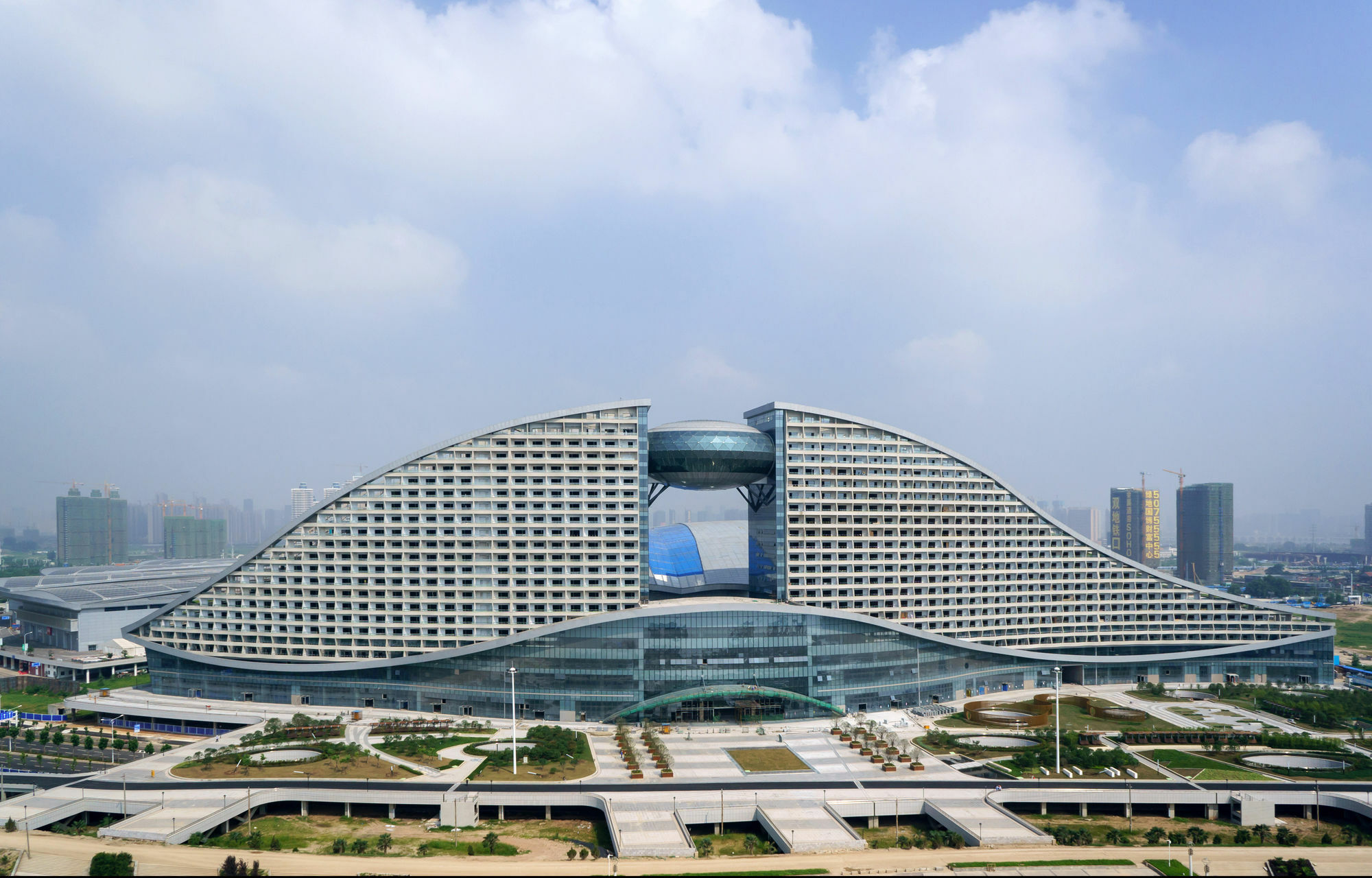 Intercontinental Wuhan By Ihg - Yangtze River View Exterior photo